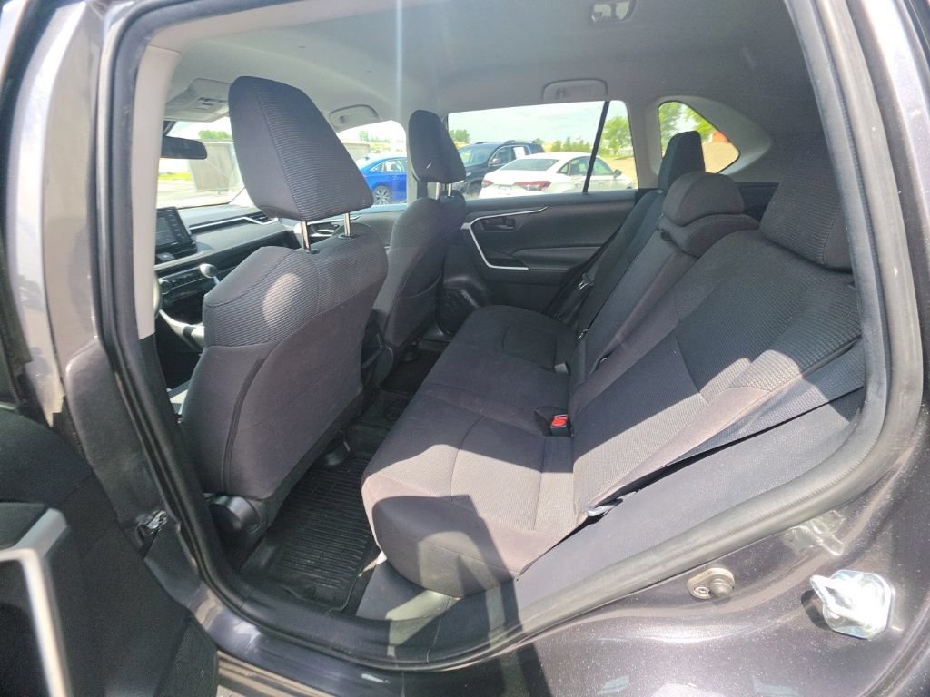 Used 2021 Toyota RAV4 LE FWD image 27