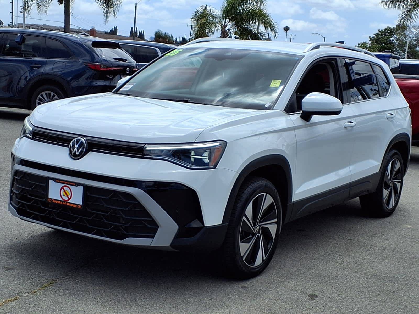 Used 2025 Volkswagen Taos SE AWD/4WD image 3
