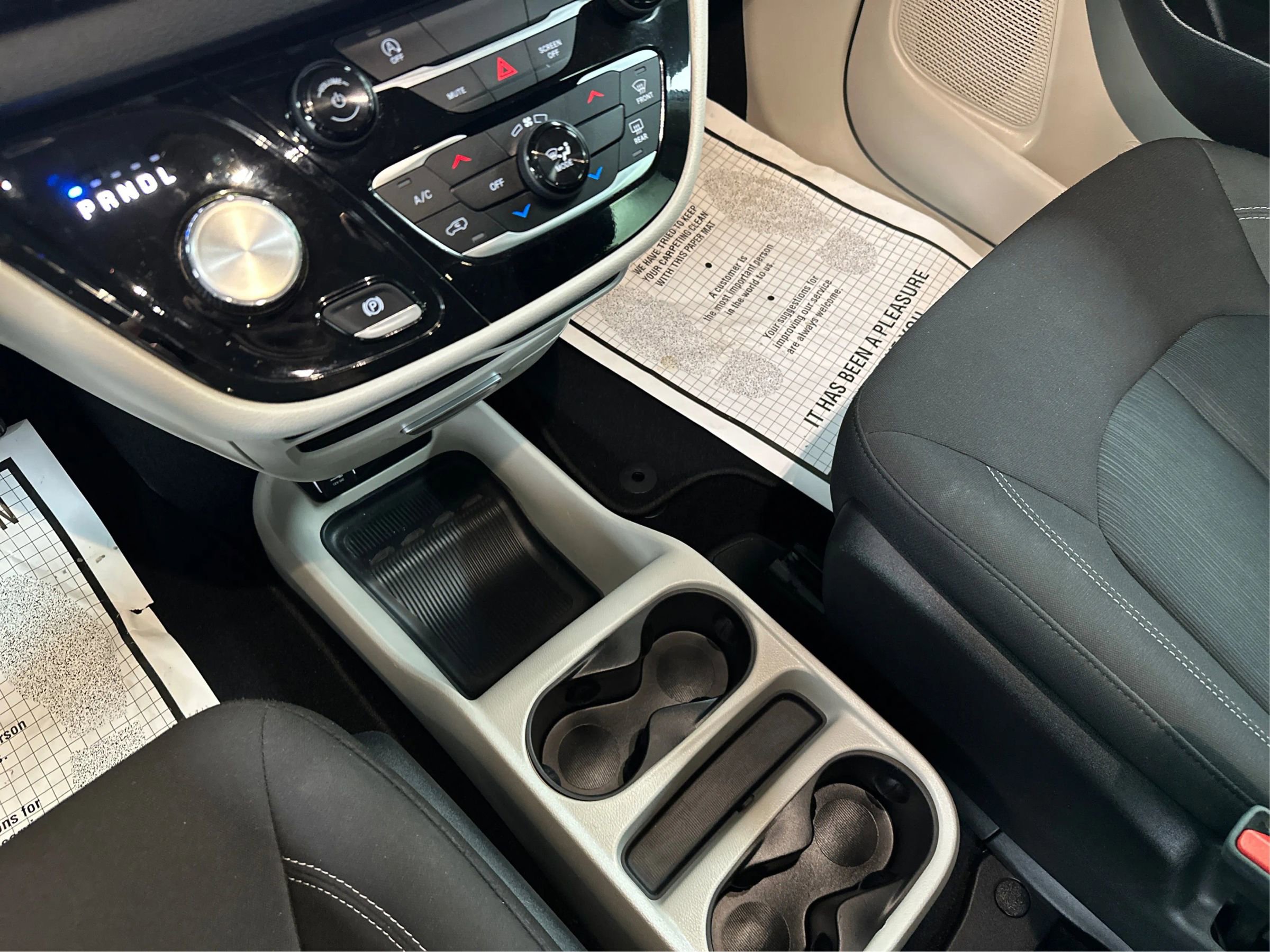 Used 2024 Chrysler Voyager LX image 16