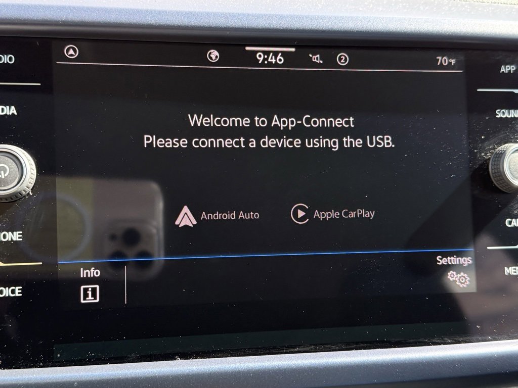 Certified 2024 Volkswagen Taos SE image 9