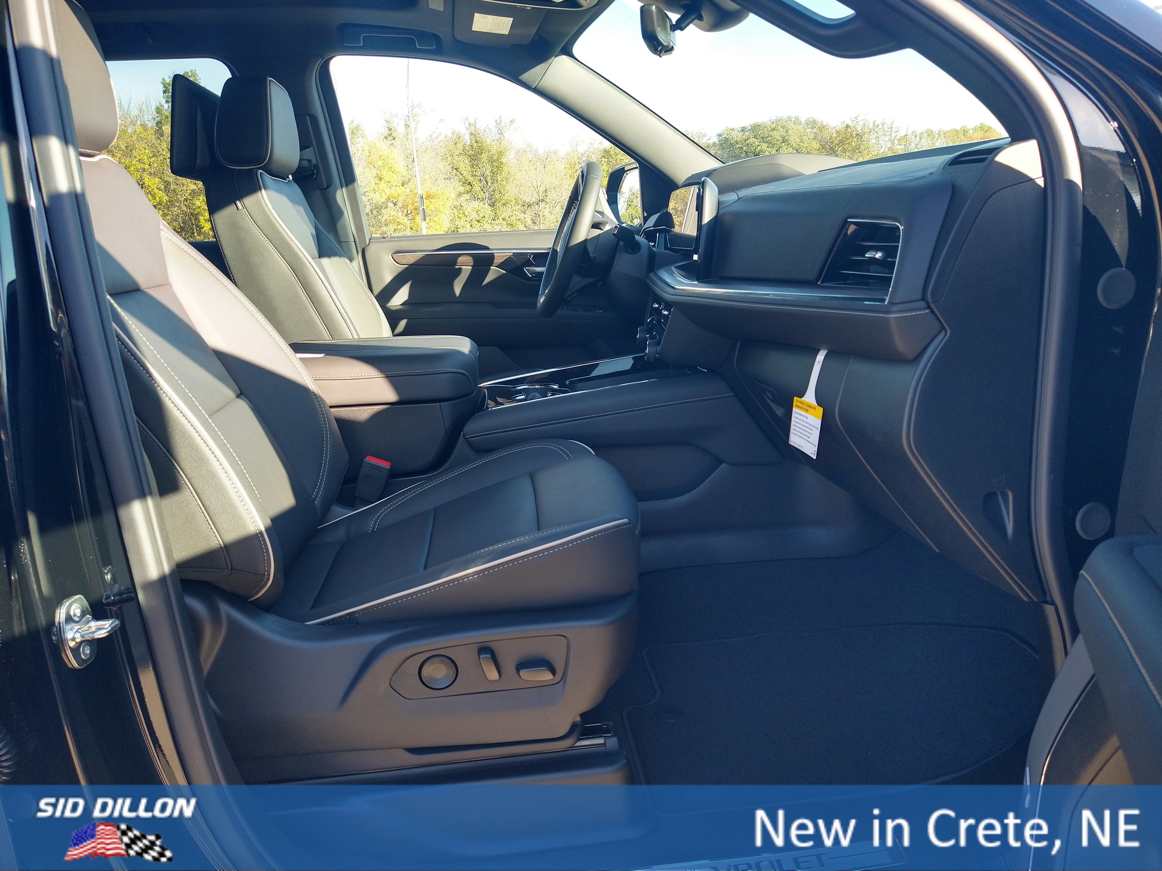 New 2026 Chevrolet Suburban Premier image 4