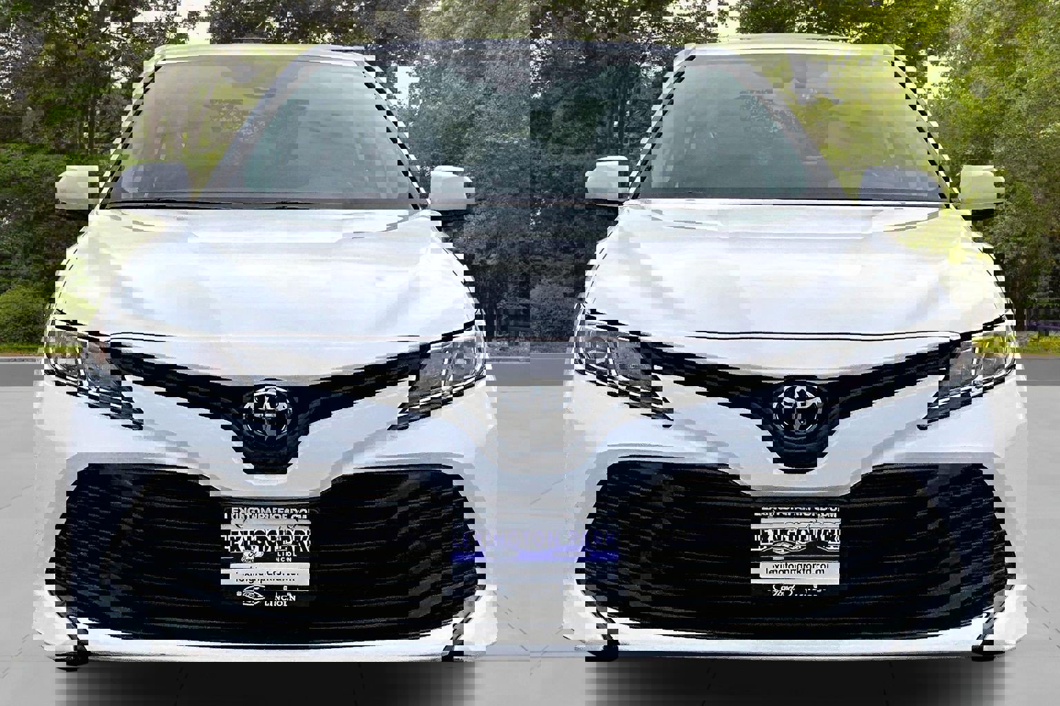 Used 2020 Toyota Camry LE image 2