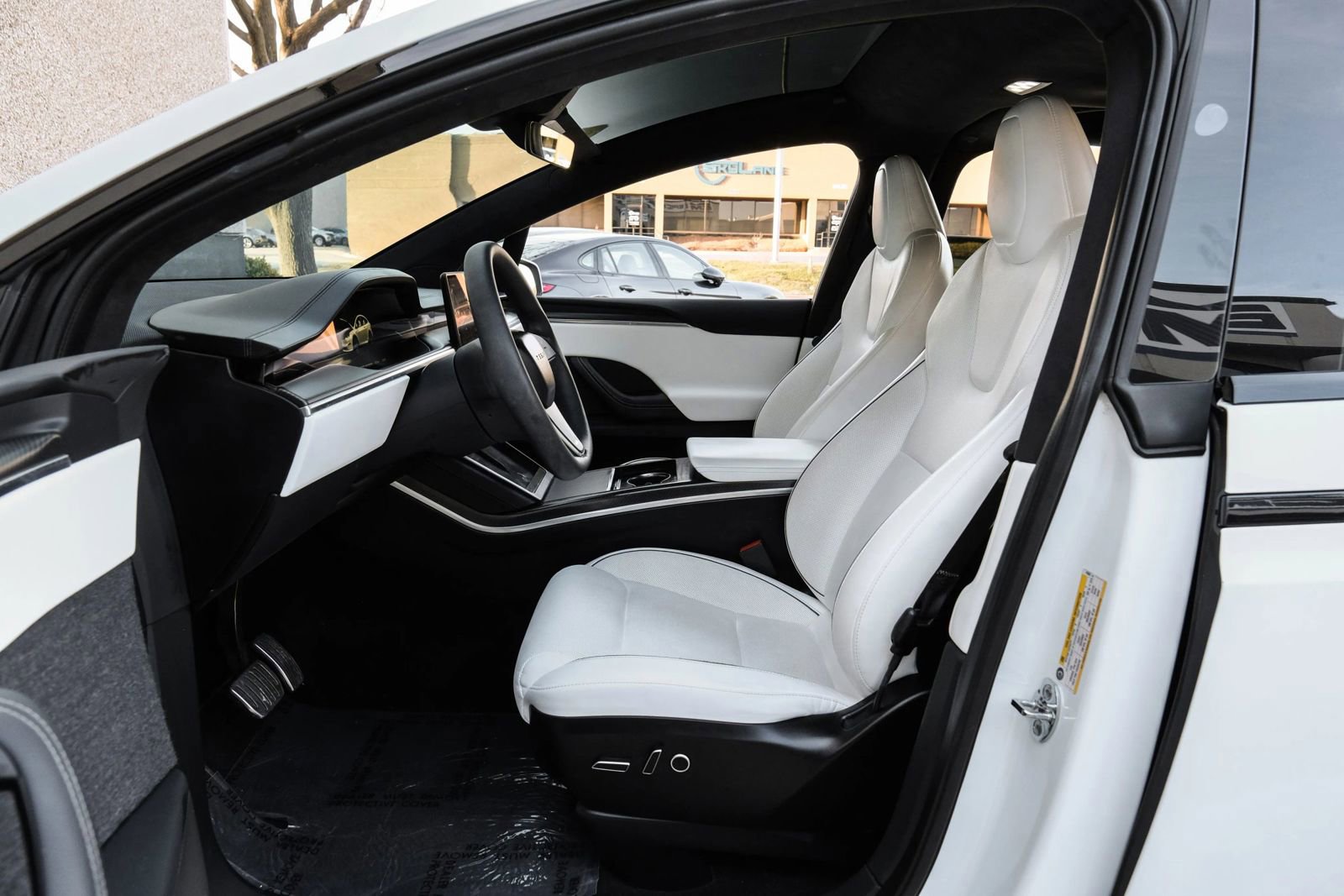 Used 2023 Tesla Model X Plaid image 3