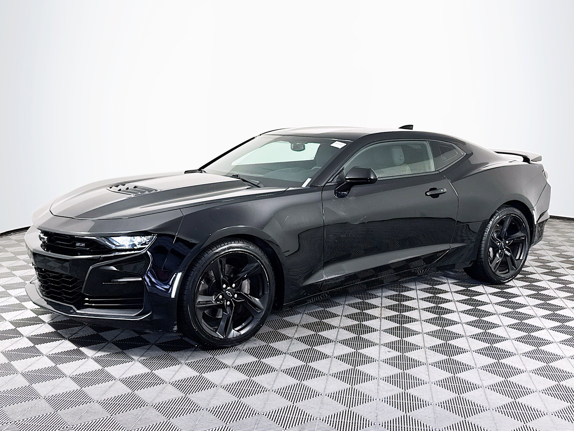 Used 2021 Chevrolet Camaro SS RWD image 4