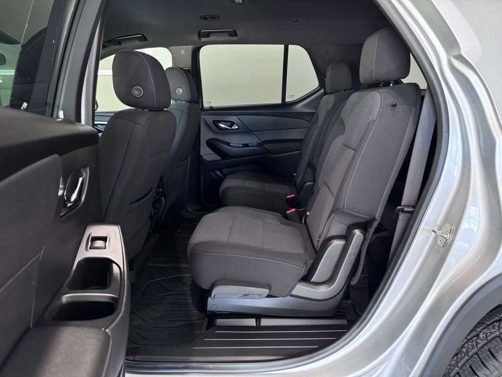 Certified 2022 Chevrolet Traverse LT w/ LPO, Floor Liner Package image 9