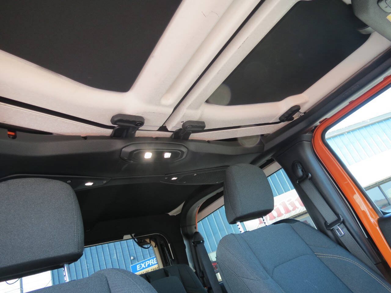 Used 2025 Jeep Wrangler Sport AWD/4WD image 12