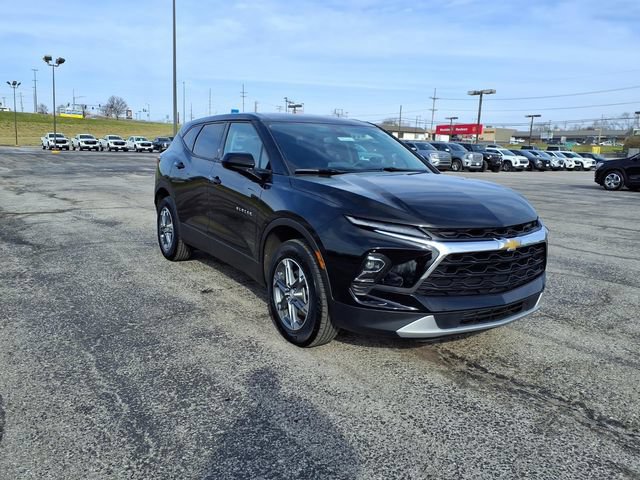 Used 2025 Chevrolet Blazer LT FWD image 5
