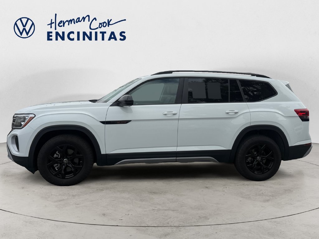 Certified 2025 Volkswagen Atlas Peak Edition SE AWD/4WD image 2