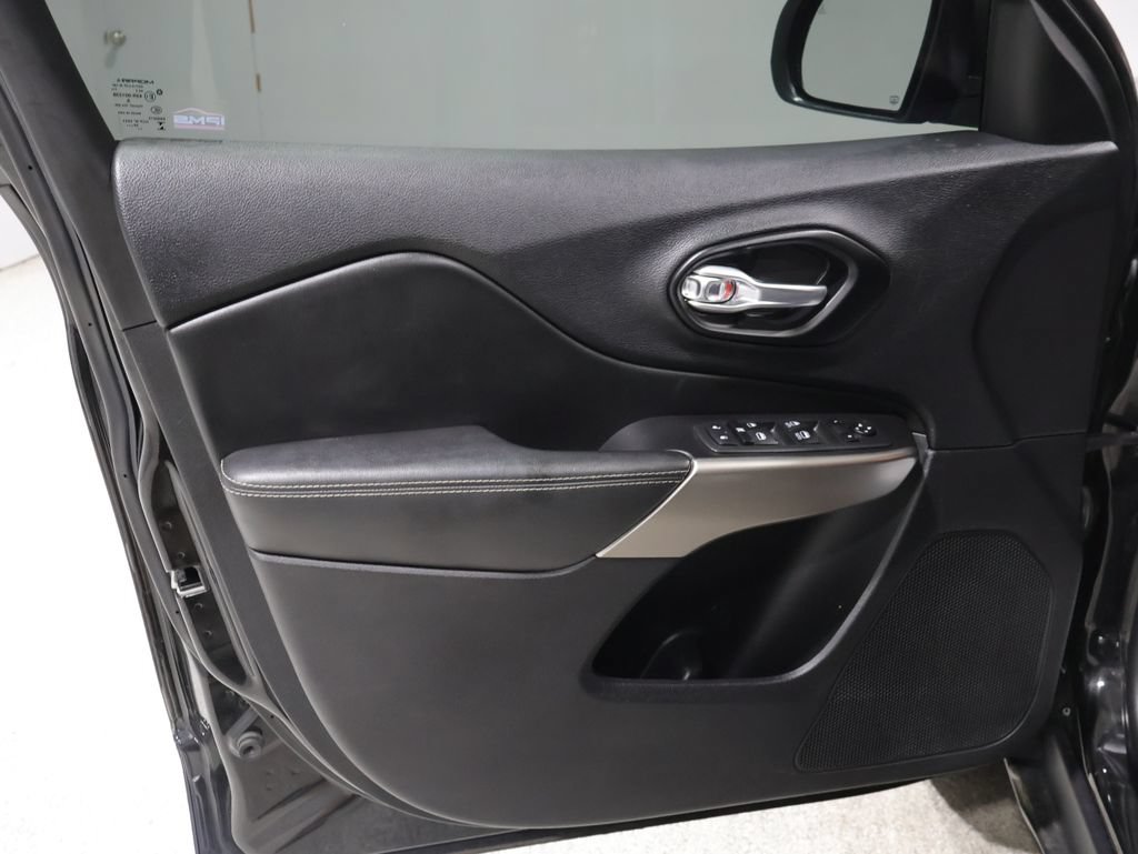 Used 2021 Jeep Cherokee Latitude Lux 80th Anniv w/ Quick Order Package 2YU 80th AWD/4WD image 14
