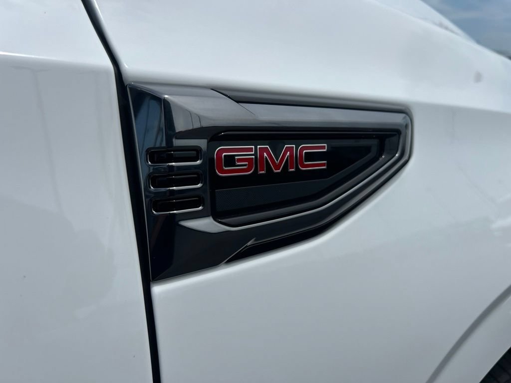 Used 2025 GMC Yukon AT4 w/ AT4 Premium Plus Package AWD/4WD image 13