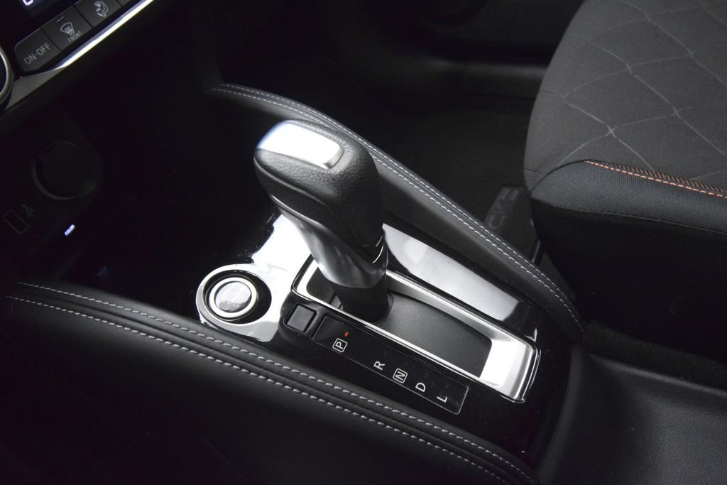Used 2020 Nissan Kicks SR w/ Exterior Package FWD image 25