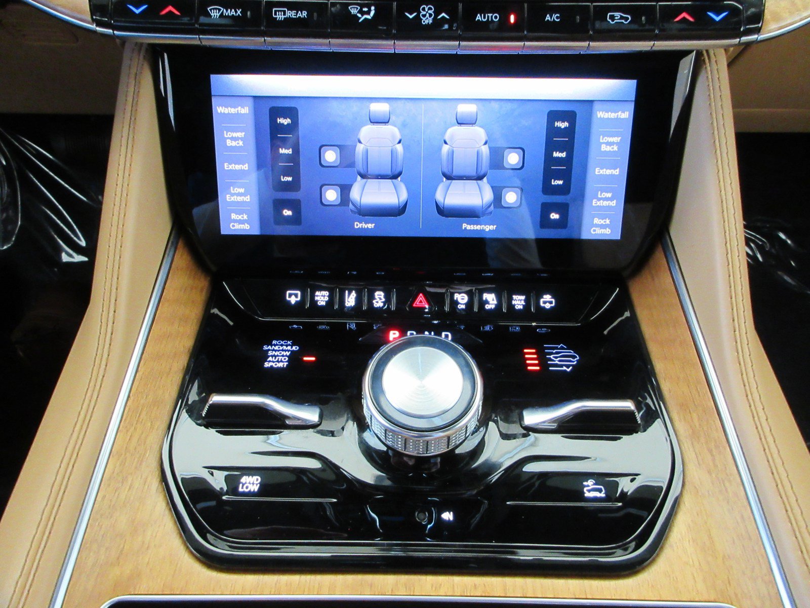 Used 2022 Jeep Grand Wagoneer Series III w/ Rear Seat Video Group 1 AWD/4WD image 50