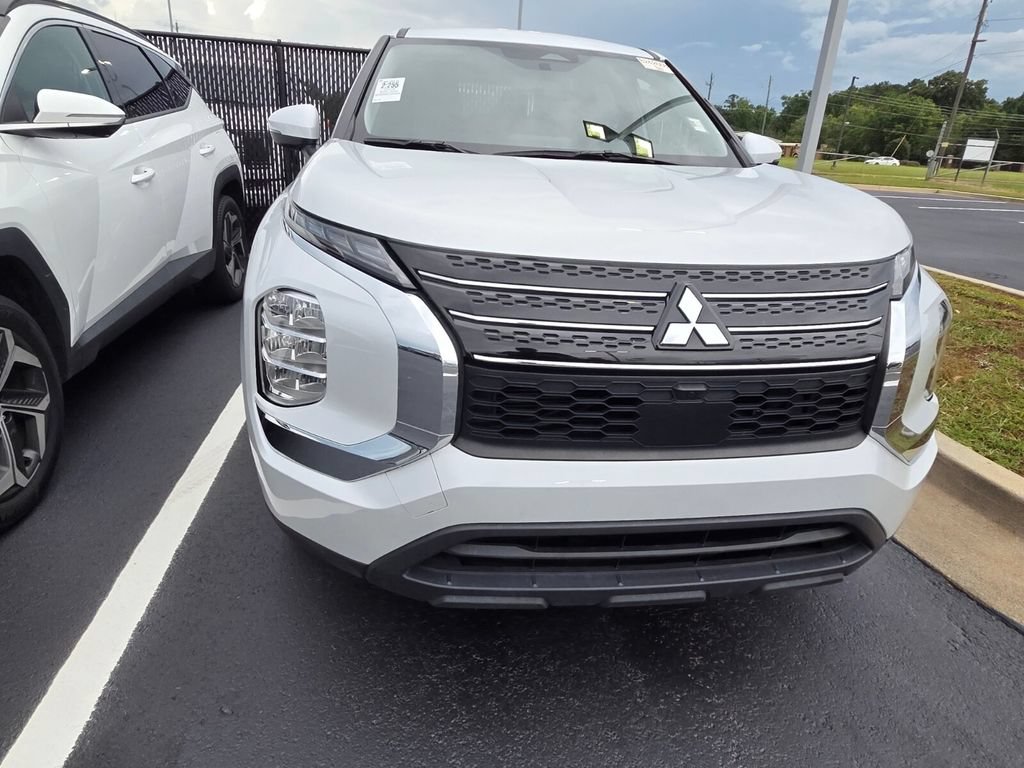 Used 2024 Mitsubishi Outlander ES FWD image 6