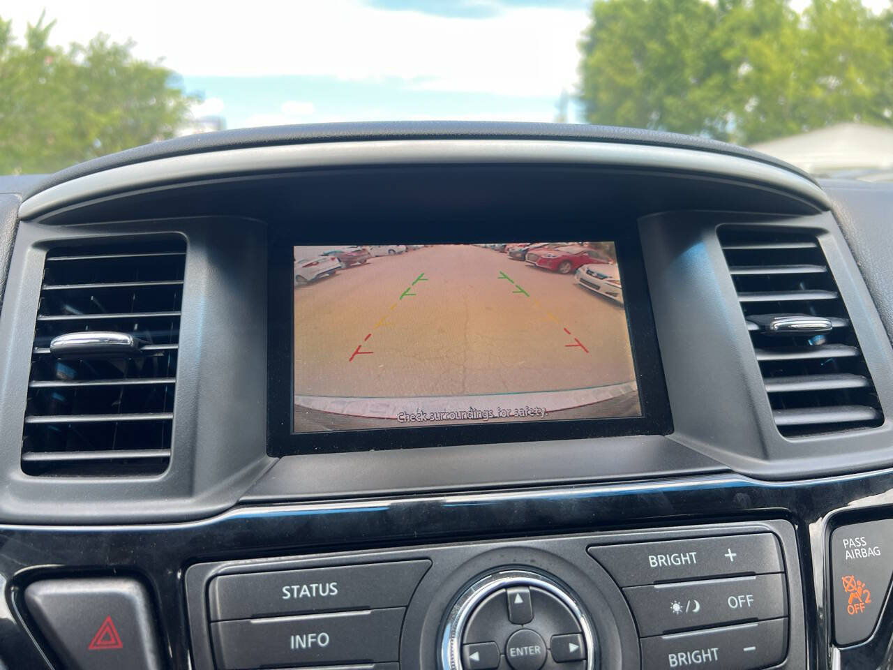 Used 2015 Nissan Pathfinder SV FWD image 18