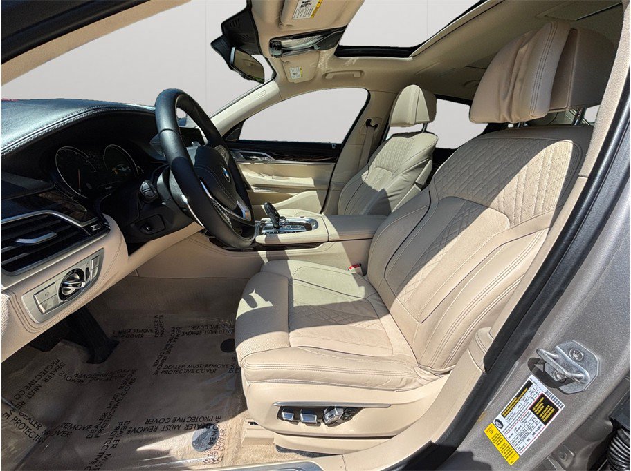 Used 2016 BMW 750i RWD image 2