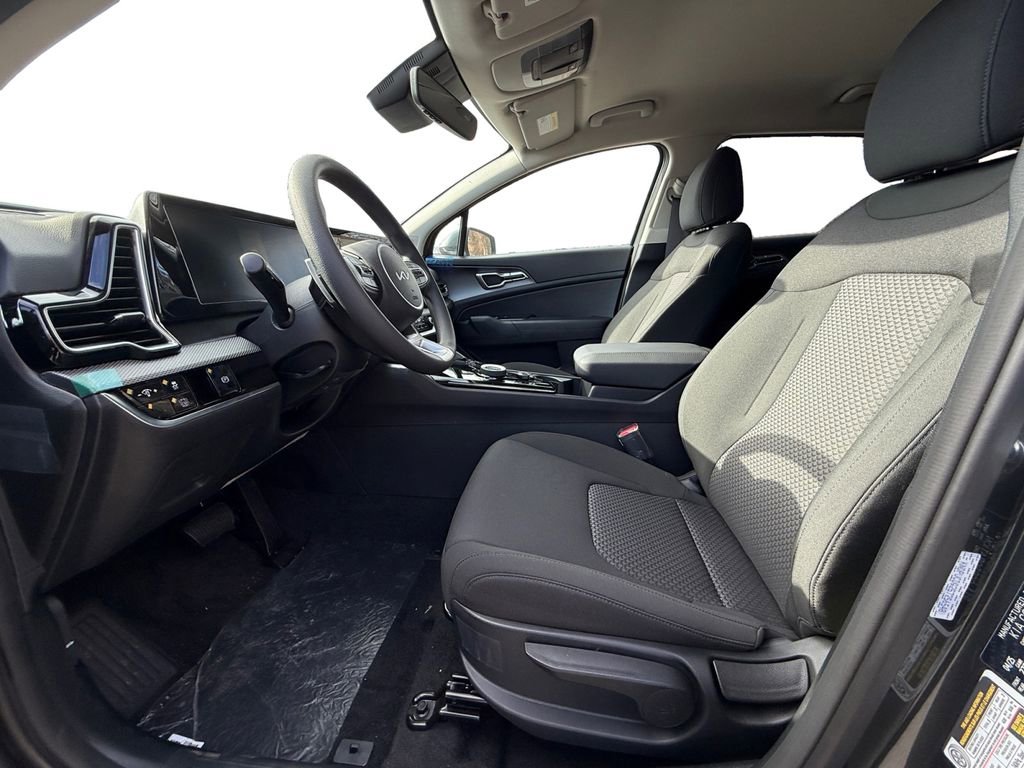 New 2025 Kia Sportage LX image 9