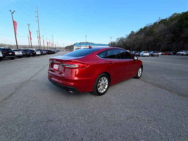 Used 2020 Ford Fusion SE image 9