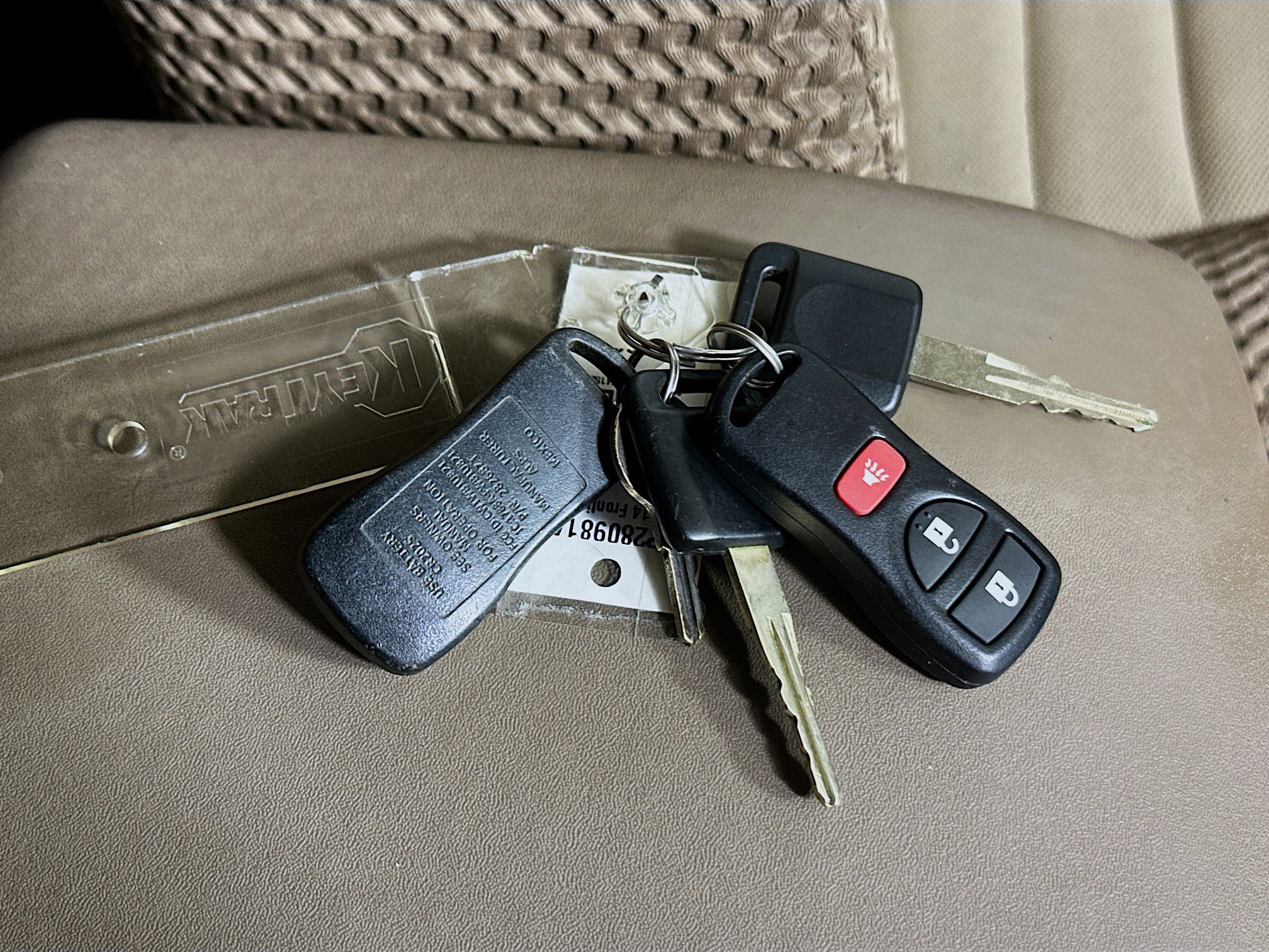 Used 2014 Nissan Frontier SV RWD image 31