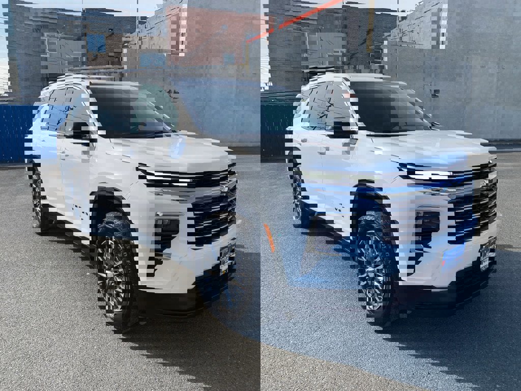 Used 2025 Chevrolet Traverse LT image 10