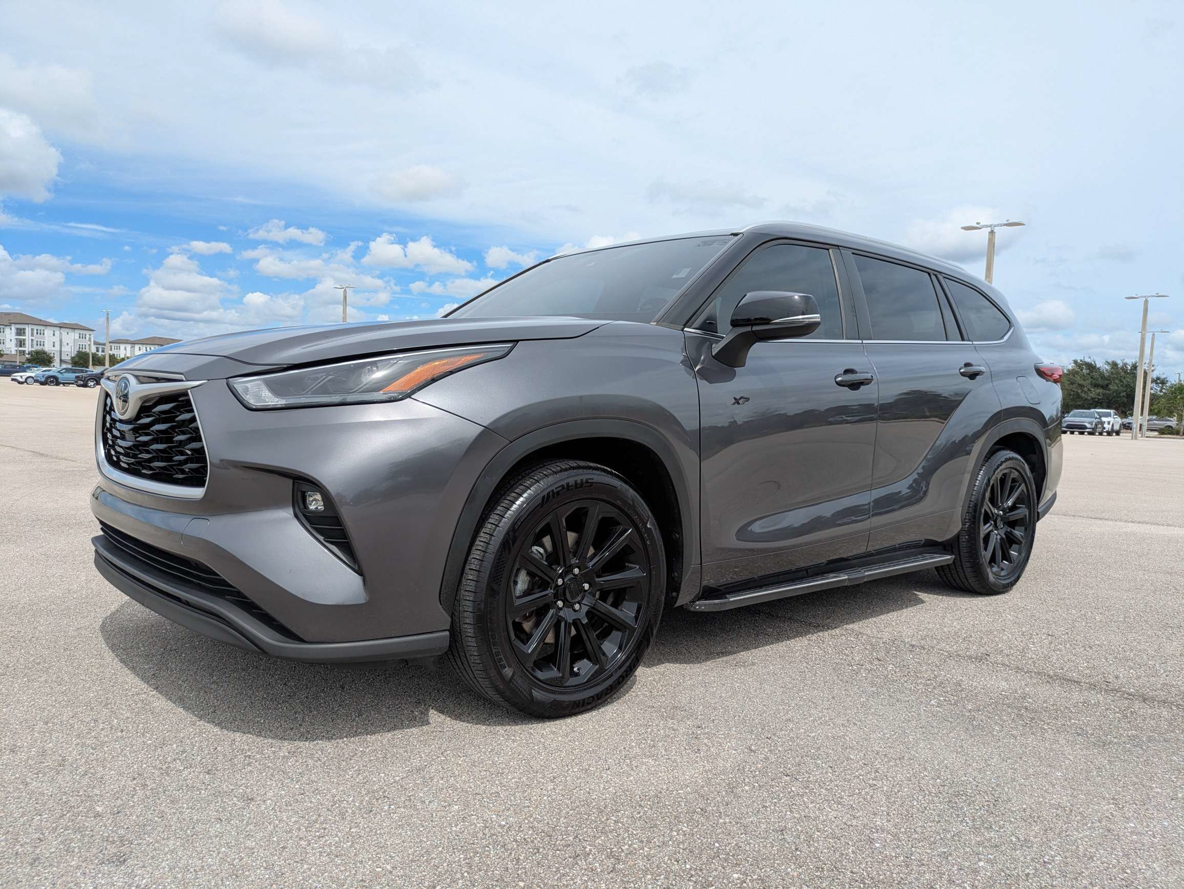 Used 2023 Toyota Highlander XLE FWD image 8