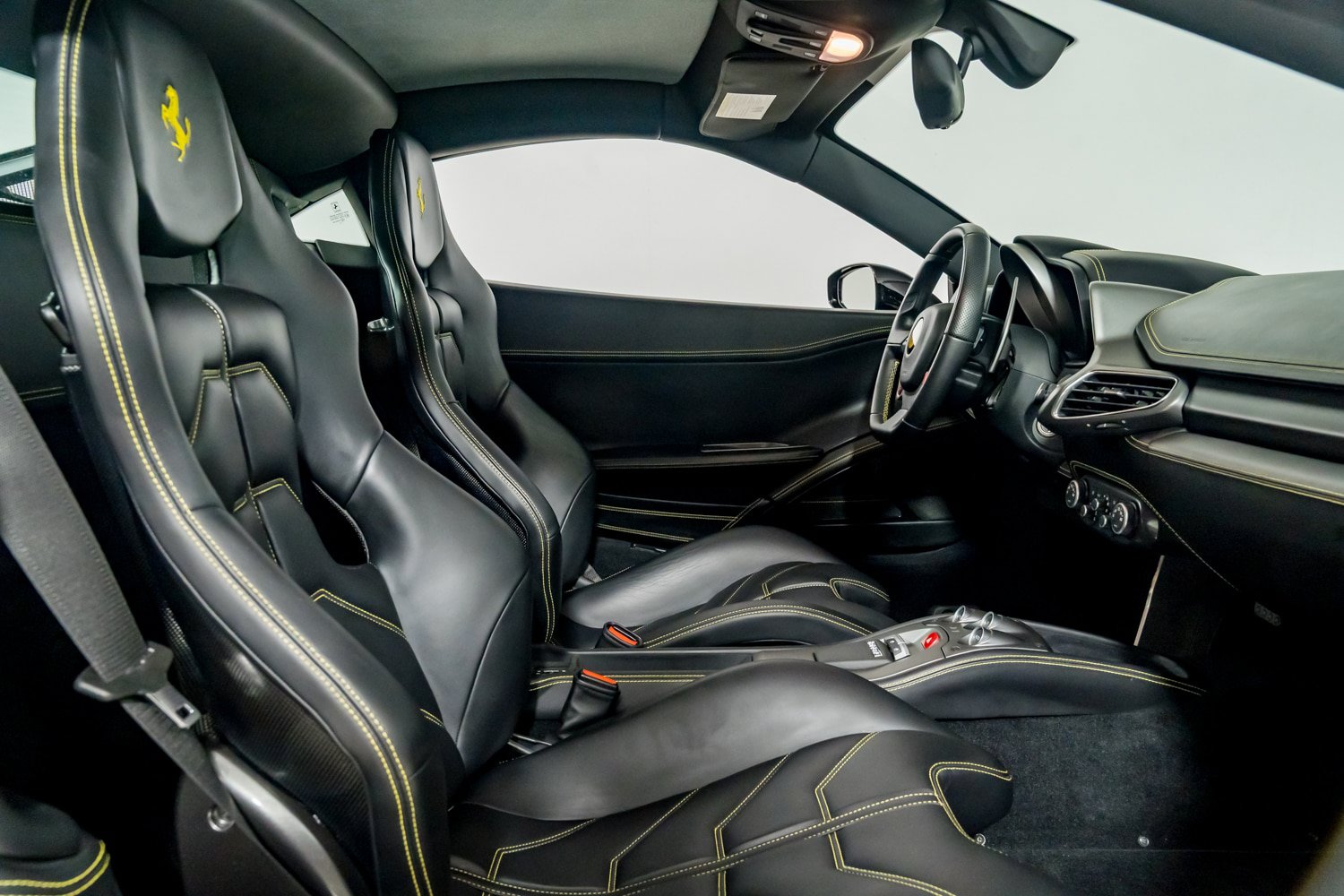 Used 2010 Ferrari 458 Italia Coupe RWD image 27