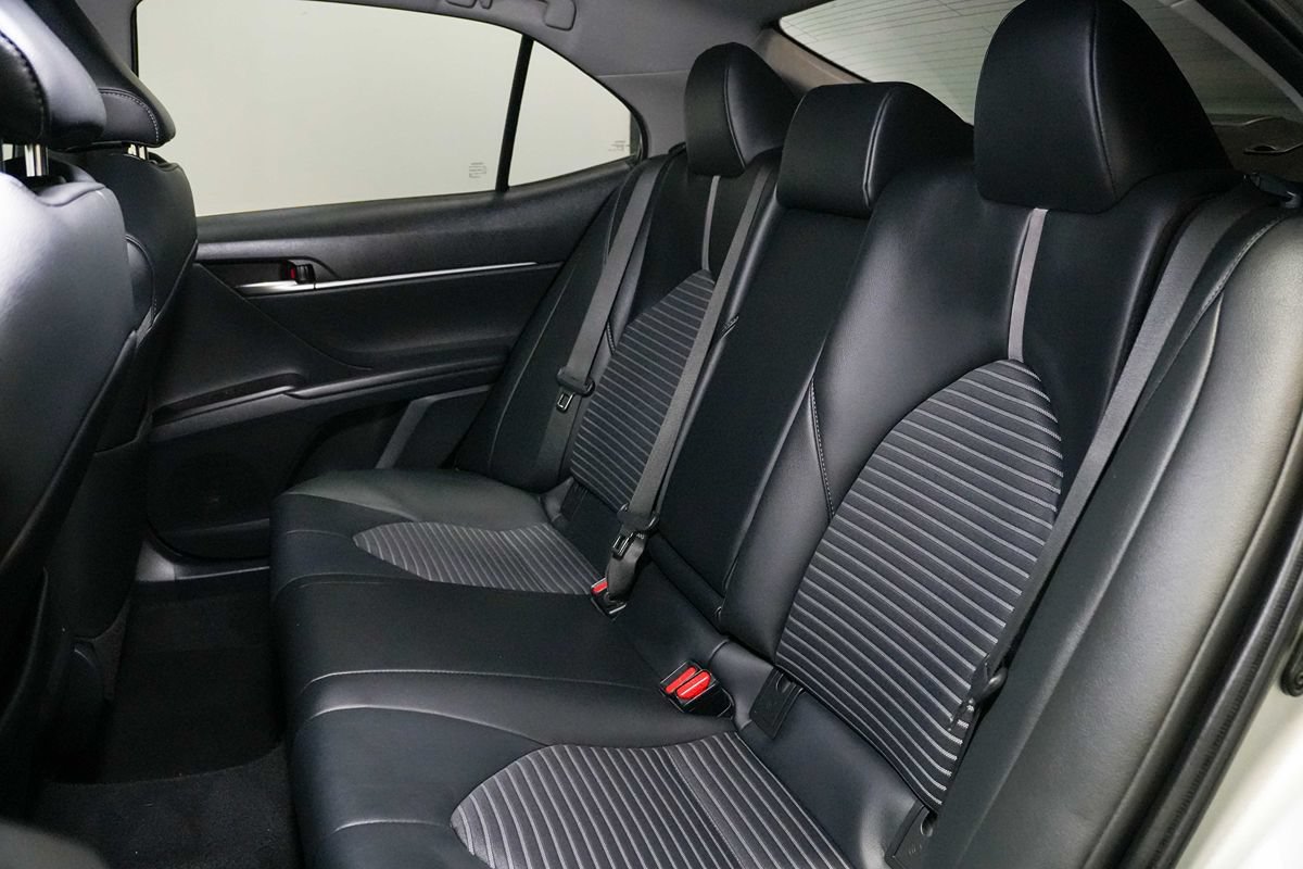 Used 2021 Toyota Camry SE FWD image 18