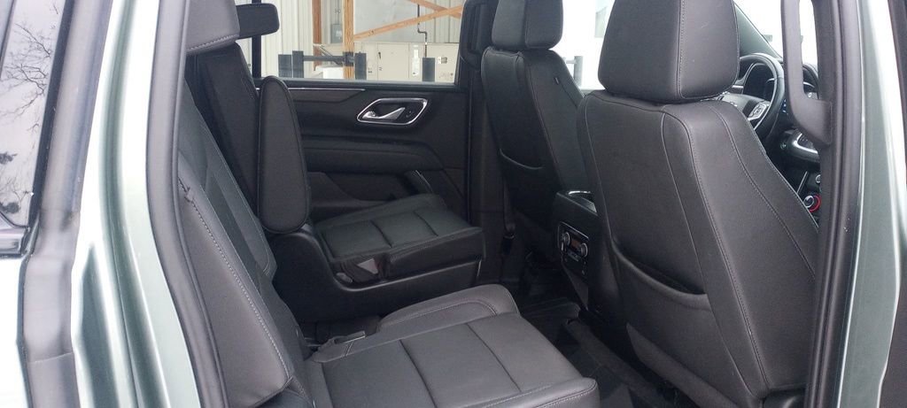 Used 2023 Chevrolet Suburban Z71 w/ Luxury Package image 15