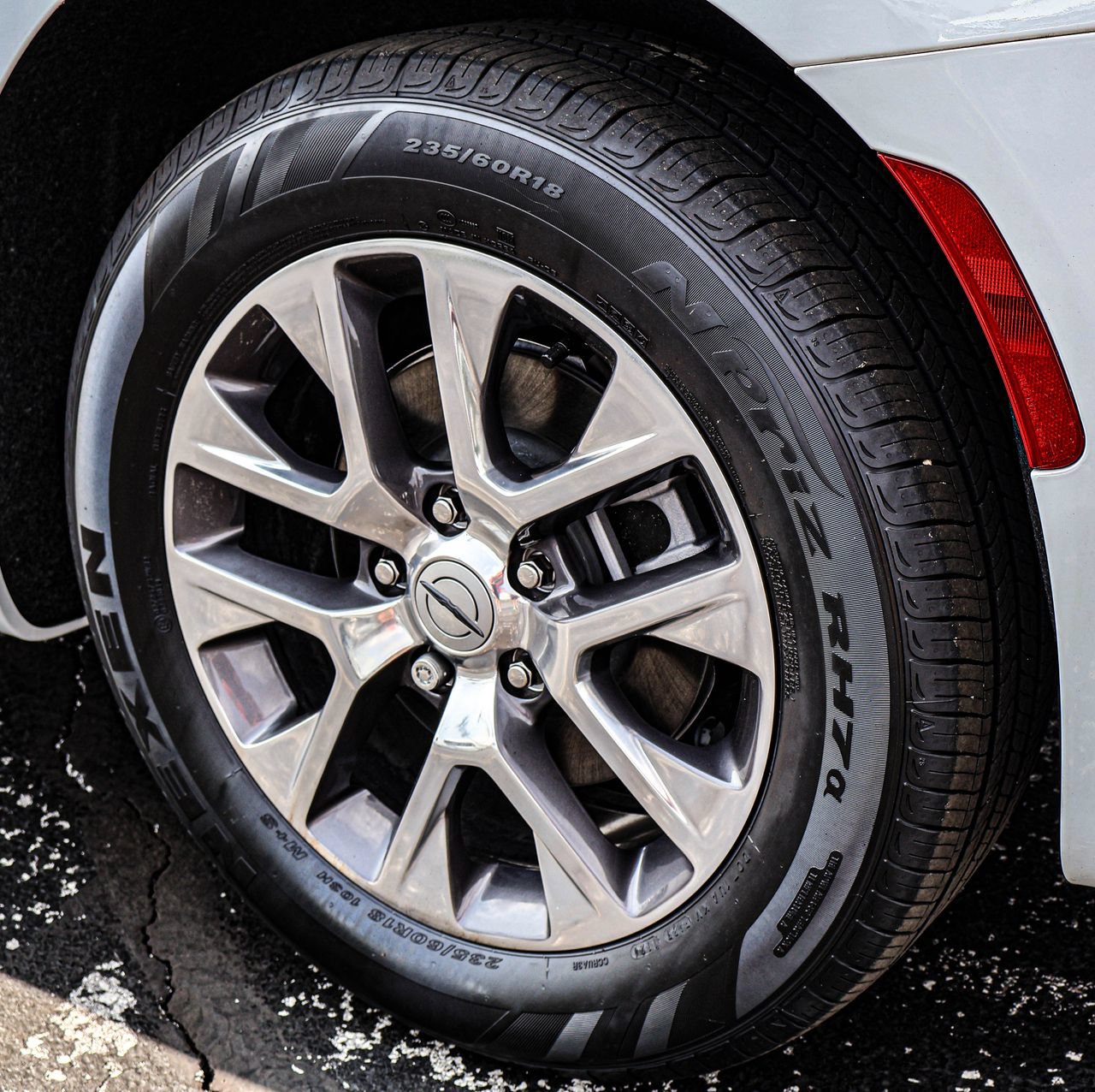 Used 2025 Chrysler Pacifica Pinnacle FWD image 6