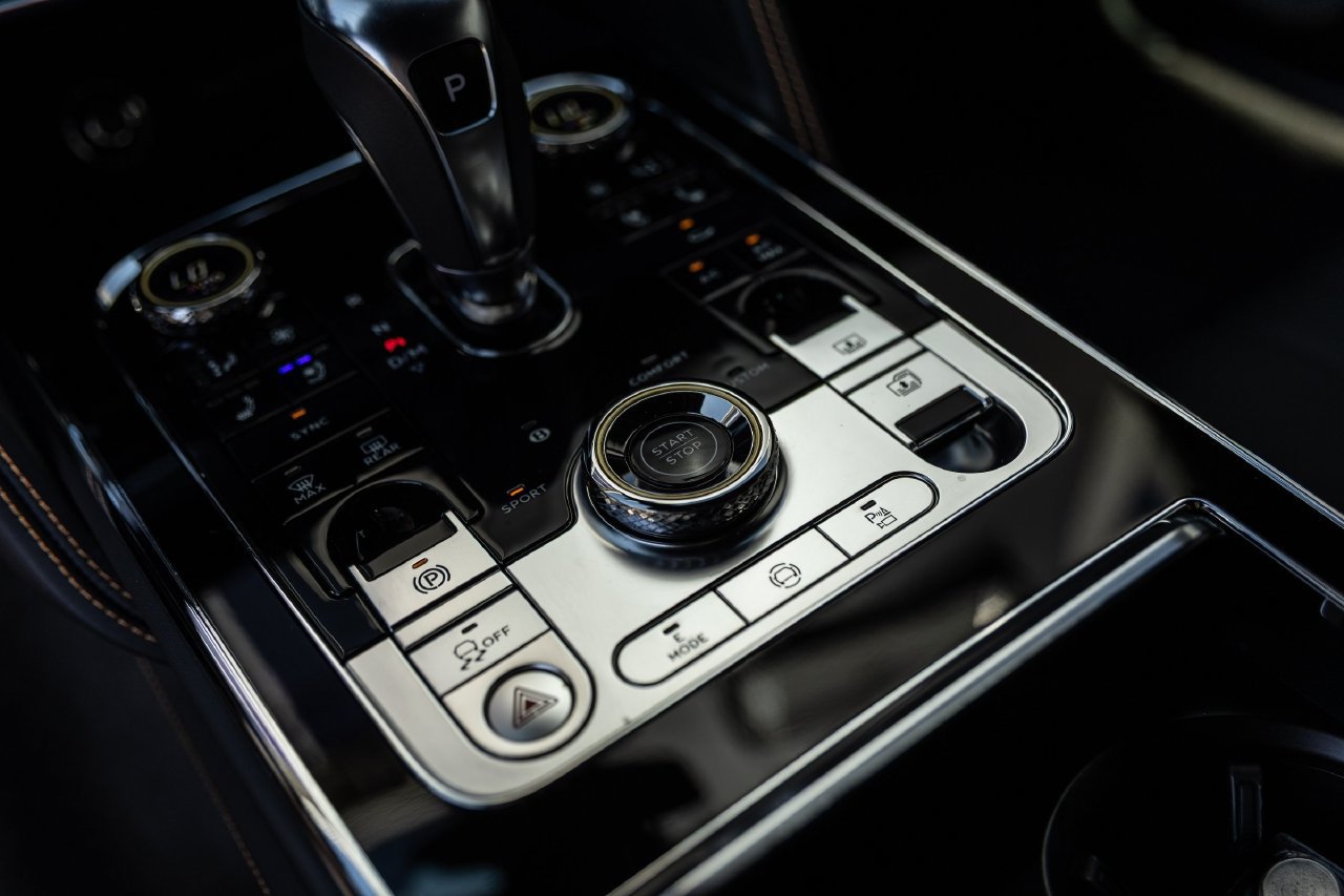 Certified 2025 Bentley Flying Spur Plug-In Hybrid AWD/4WD image 39