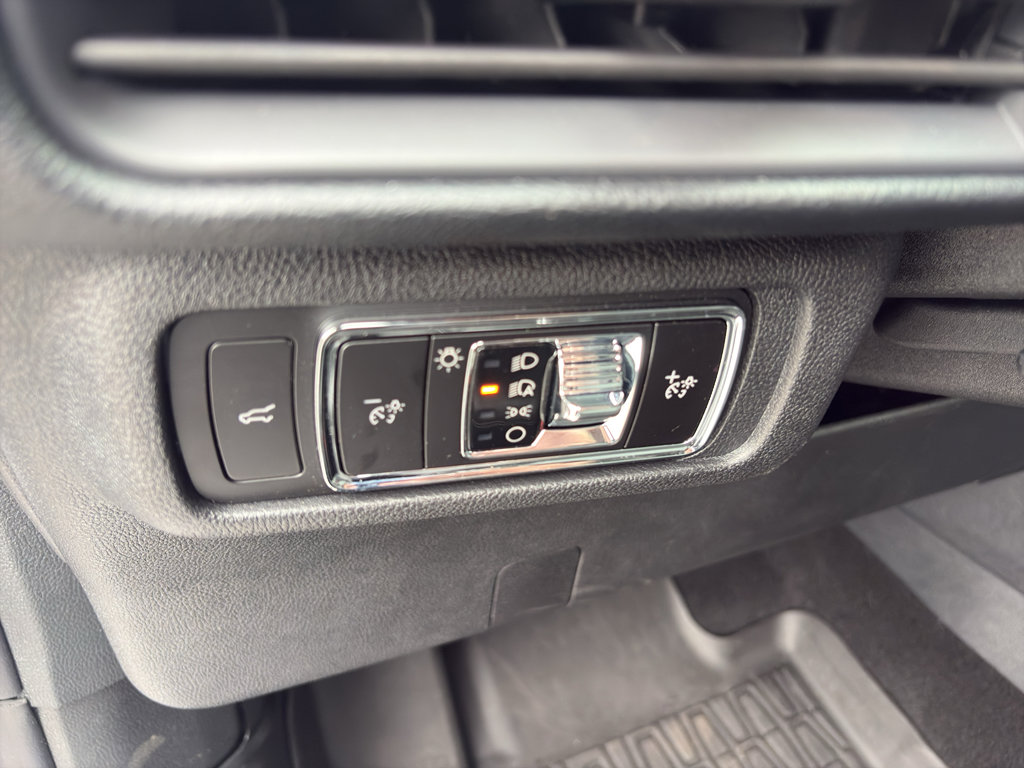 Used 2025 Lincoln Corsair Premiere image 21