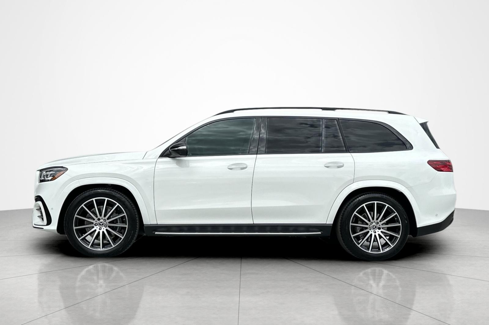 New 2026 Mercedes-Benz GLS 580 4MATIC image 2