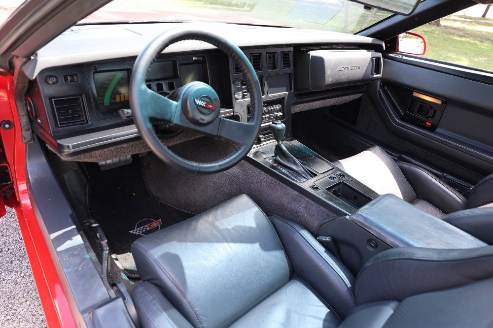 Used 1987 Chevrolet Corvette Coupe RWD image 9