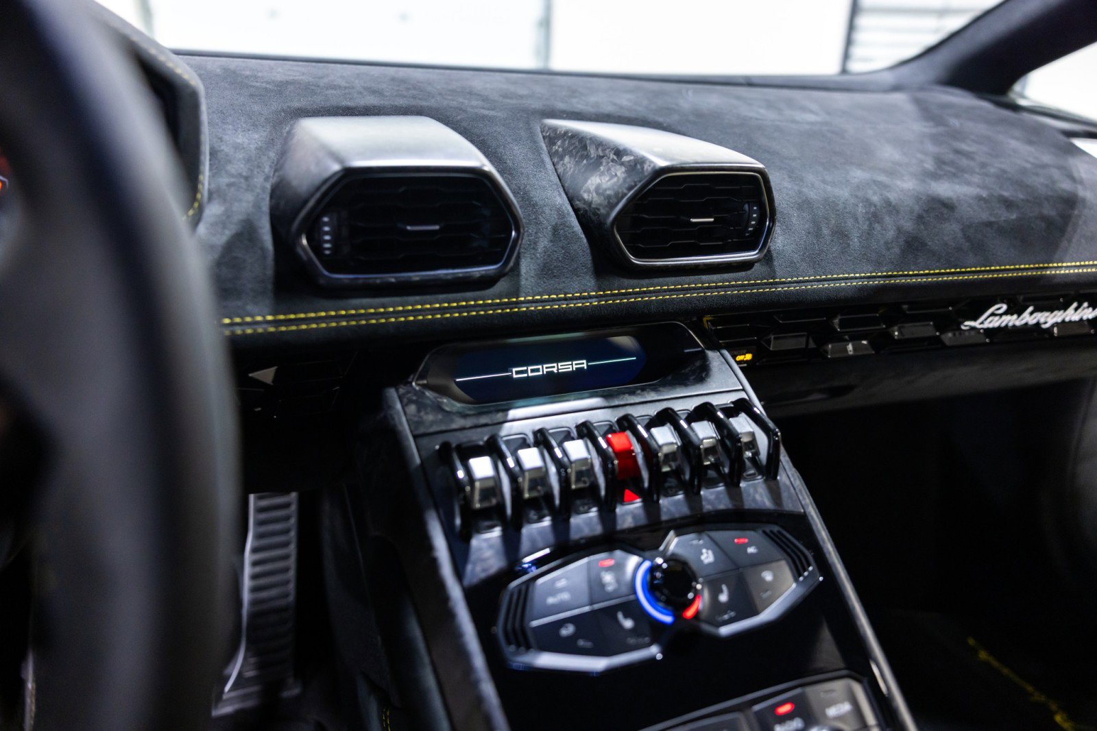 Used 2018 Lamborghini Huracan Performante image 40