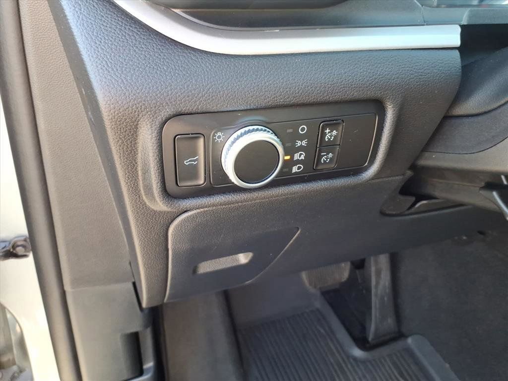 Used 2023 Ford Explorer XLT AWD/4WD image 26