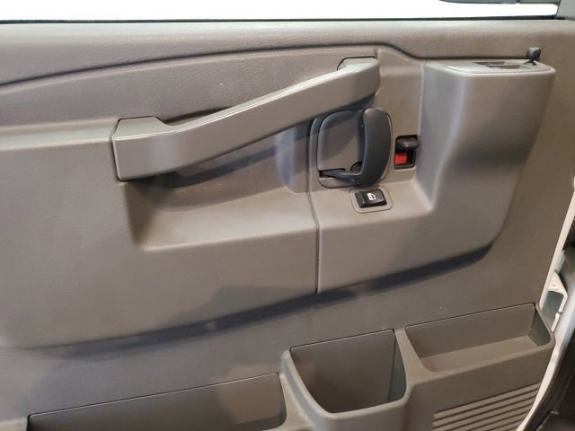 Used 2022 GMC Savana 3500 Extended w/ Driver Convenience Package image 11