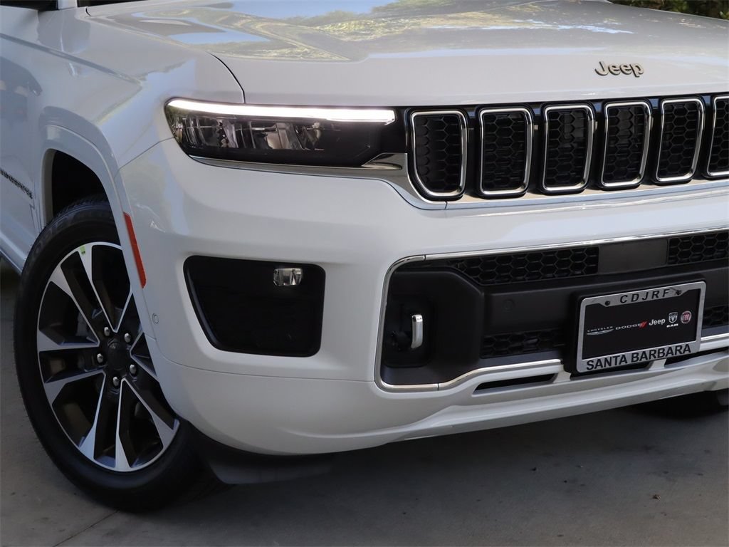Used 2023 Jeep Grand Cherokee Overland w/ Luxury Tech Group IV RWD image 2