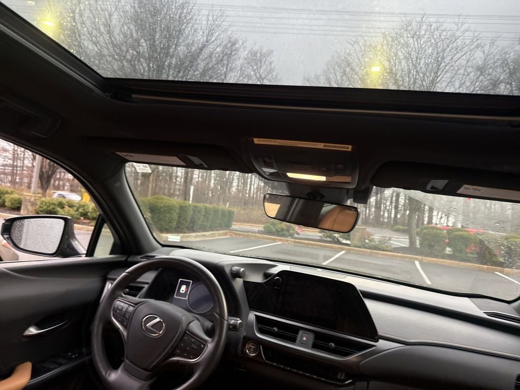 Used 2023 Lexus UX 250h 250h Premium w/ Accessory Package (Z2) image 7