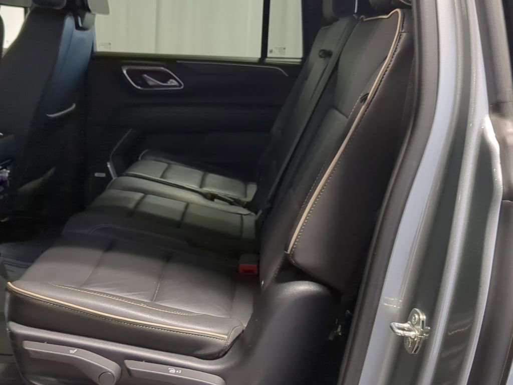 Used 2023 GMC Yukon XL SLT w/ SLT Premium Package image 20