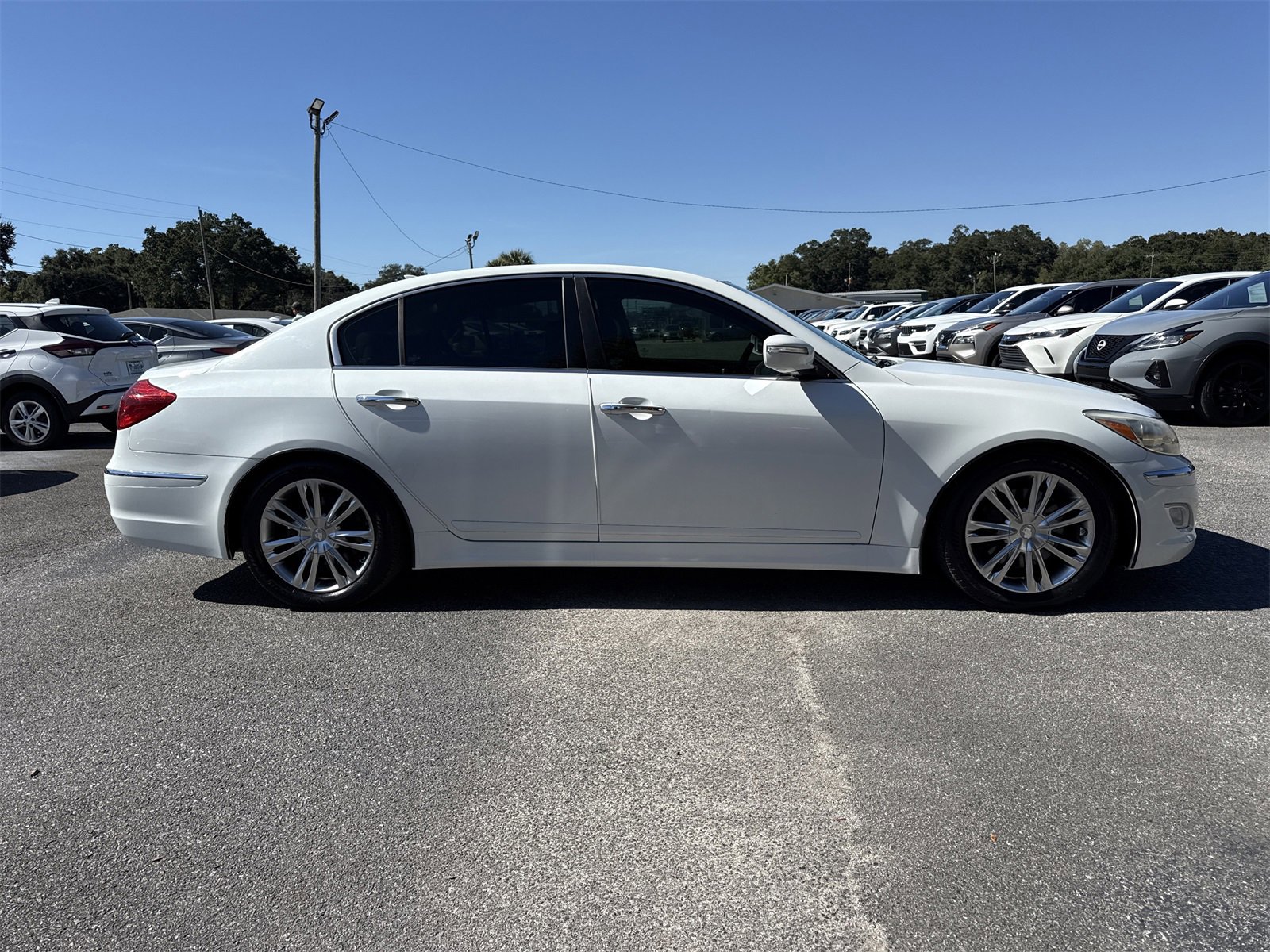 Used 2013 Hyundai Genesis 3.8 w/ Premium Pkg image 7