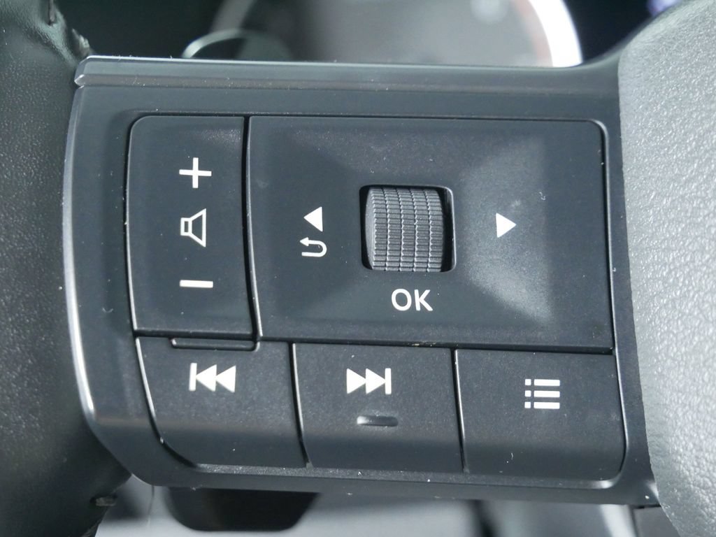 Used 2025 Nissan Rogue SV AWD/4WD image 25