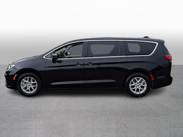 Used 2024 Chrysler Pacifica Touring-L FWD image 7