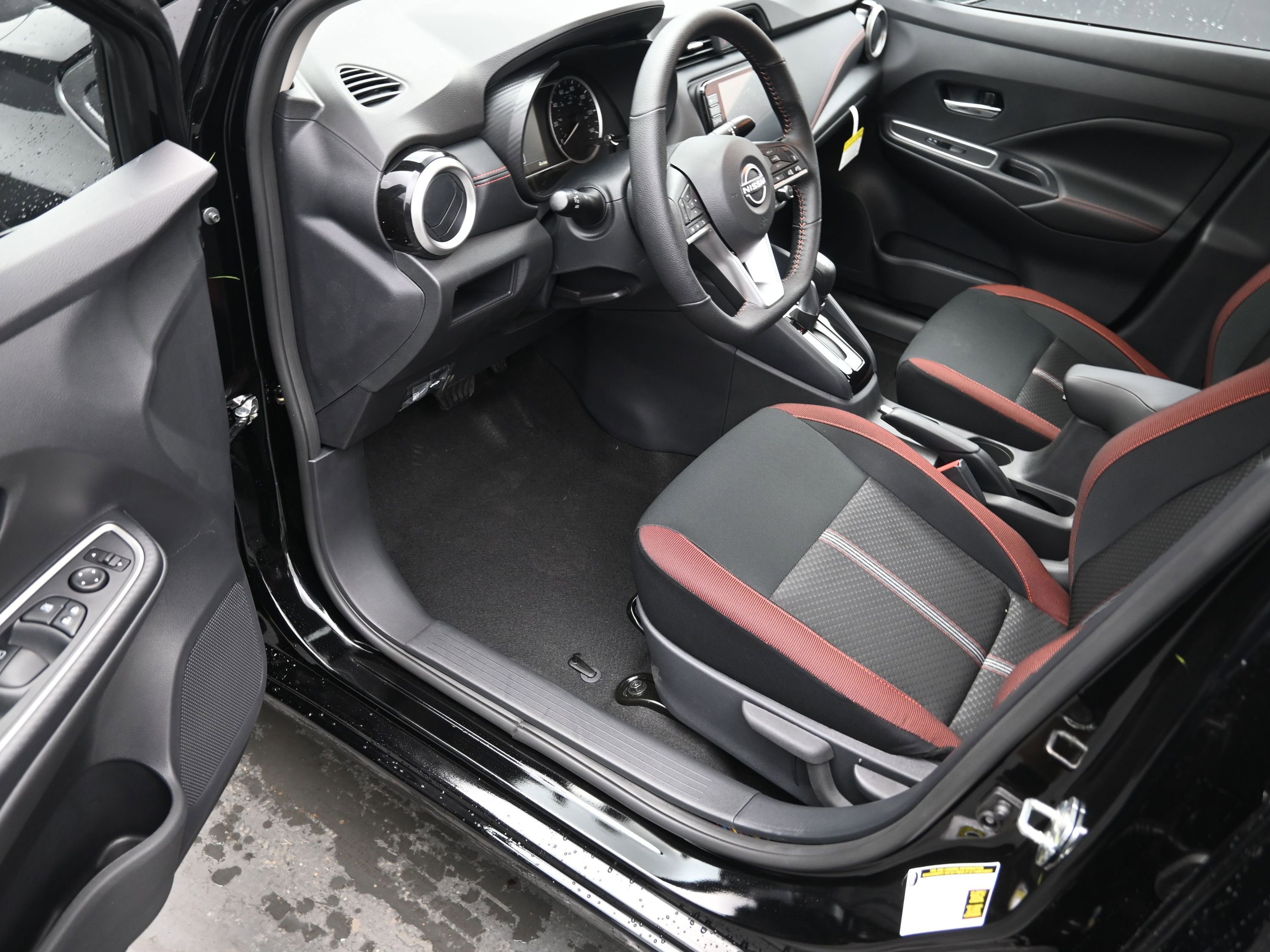 New 2025 Nissan Versa SR image 12