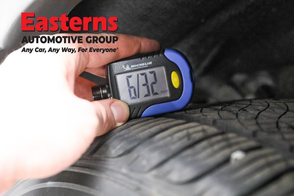 Used 2018 Toyota RAV4 SE image 26