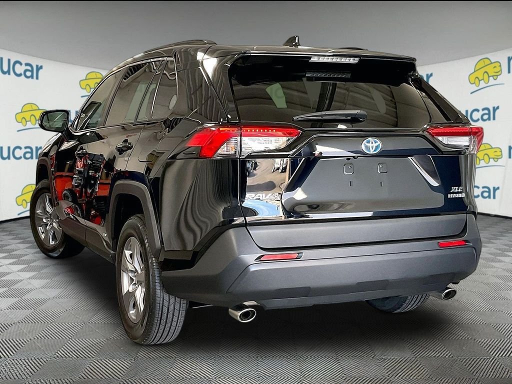 Certified 2022 Toyota RAV4 XLE w/ Convenience Package AWD/4WD image 4