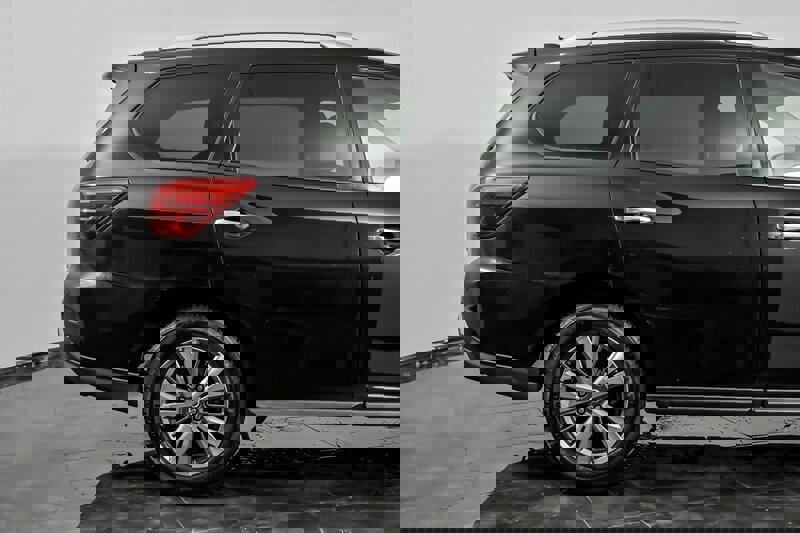 Used 2019 Nissan Pathfinder SV image 12