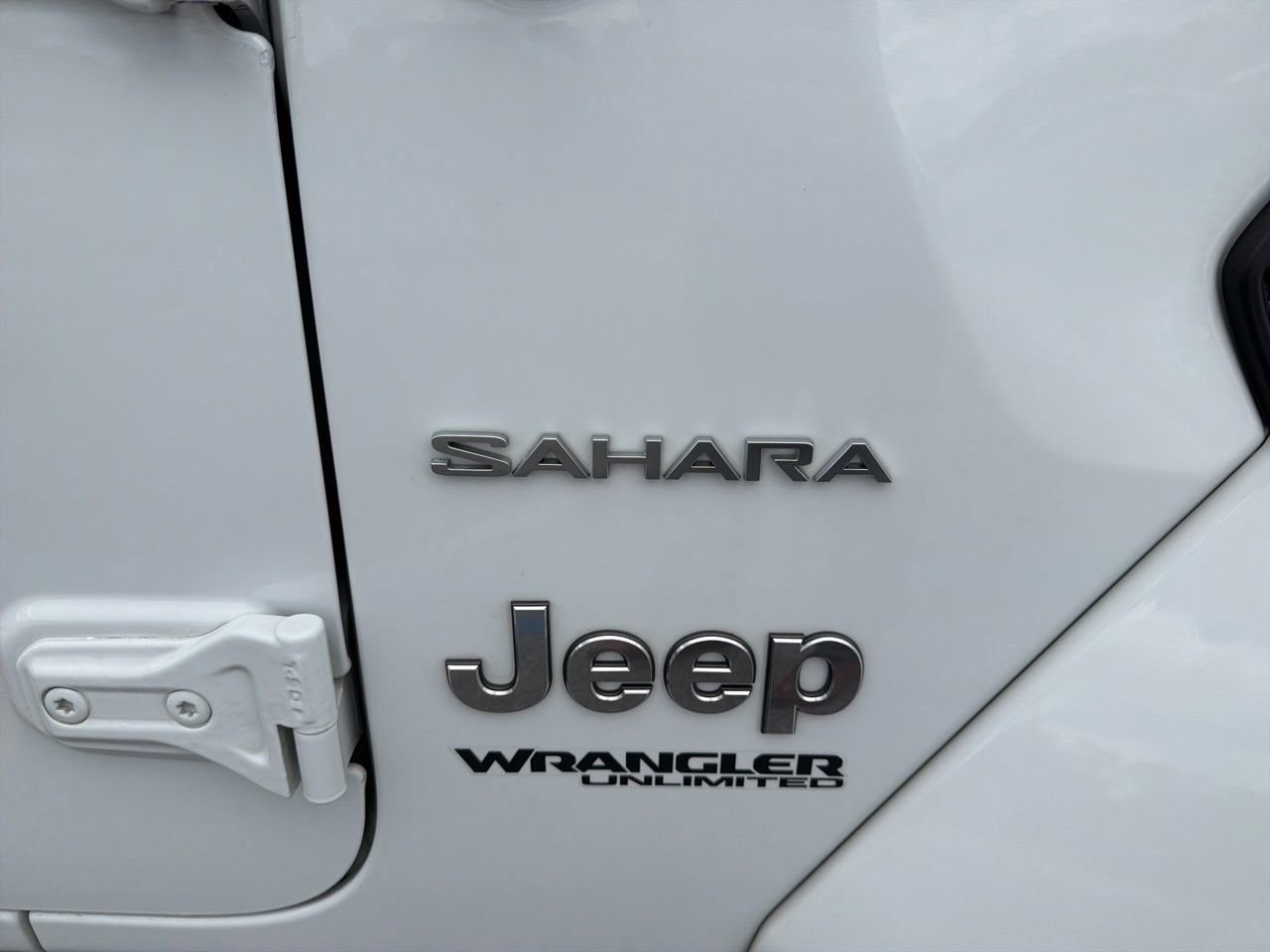 Used 2020 Jeep Wrangler Unlimited Sahara w/ Uconnect 4C Nav & Sound Group AWD/4WD image 14