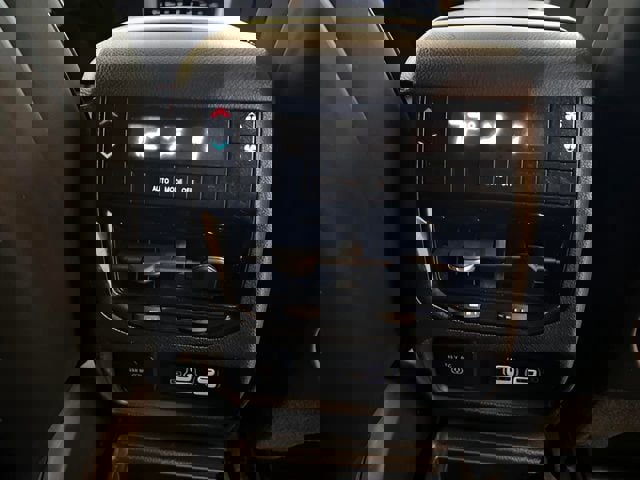 Used 2023 Jeep Grand Cherokee L Laredo image 16