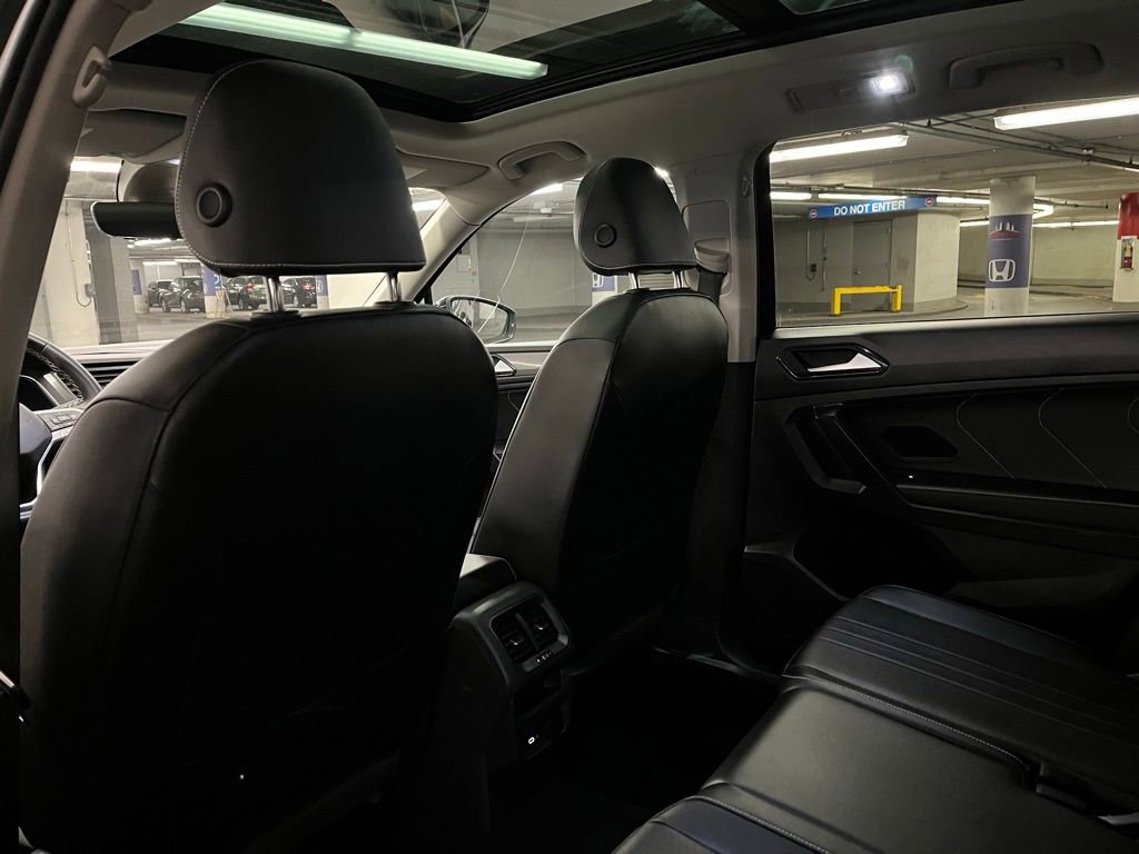 Used 2022 Volkswagen Tiguan SE w/ Panoramic Sunroof Package image 22