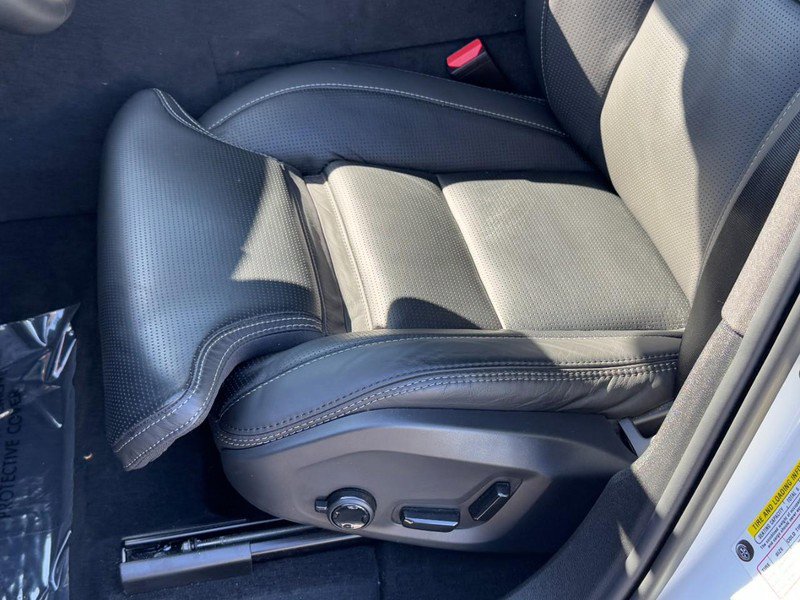 Certified 2023 Volvo XC60 T8 Ultimate w/ Climate Package image 25