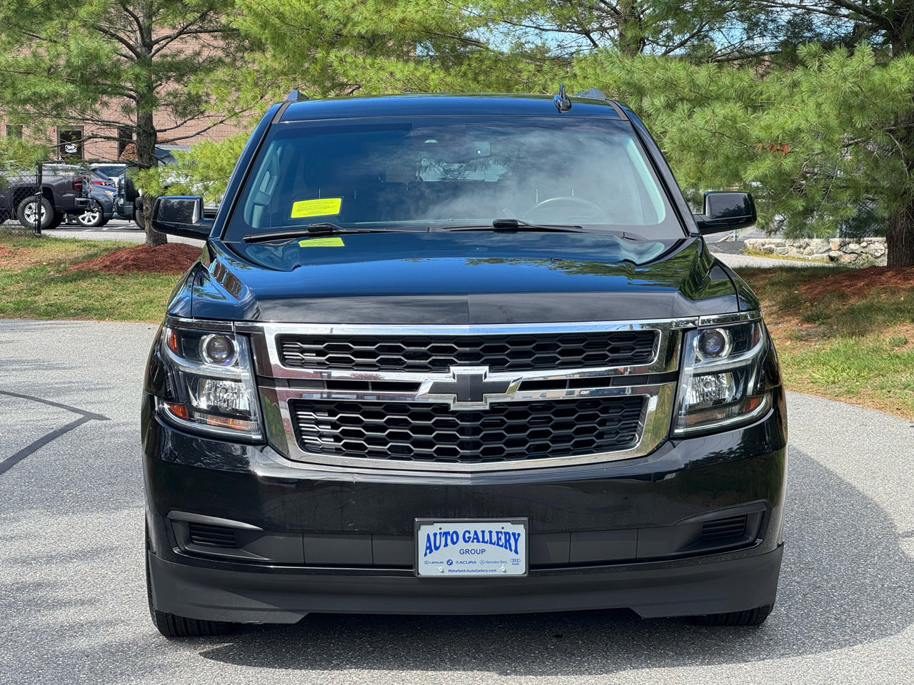 Used 2017 Chevrolet Suburban LT image 2